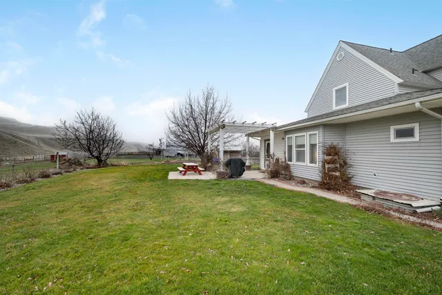 $879,950 | 821 Old Sr 26, Lacrosse, WA 99143