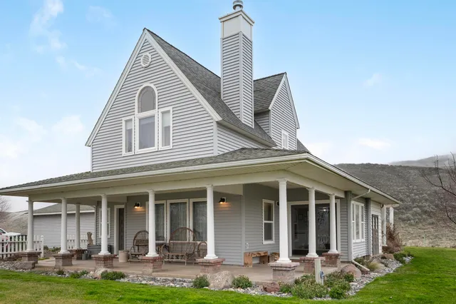 $879,950 | 821 Old Sr 26, Lacrosse, WA 99143