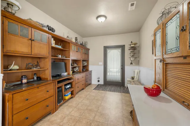 $879,950 | 821 Old Sr 26, Lacrosse, WA 99143