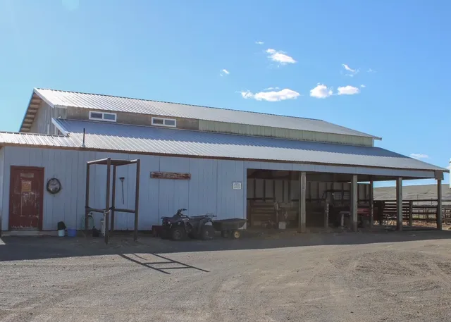 $879,950 | 821 Old Sr 26, Lacrosse, WA 99143