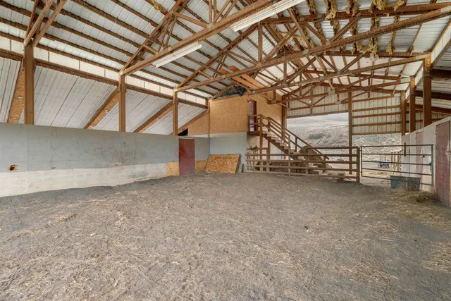 $879,950 | 821 Old Sr 26, Lacrosse, WA 99143