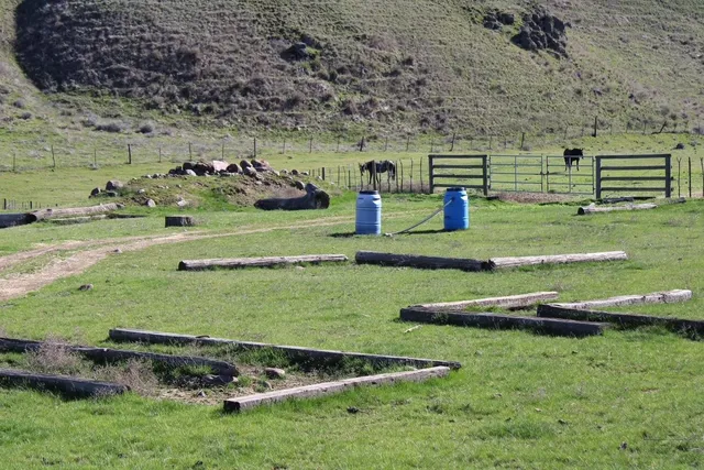 $879,950 | 821 Old Sr 26, Lacrosse, WA 99143