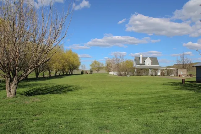 $879,950 | 821 Old Sr 26, Lacrosse, WA 99143