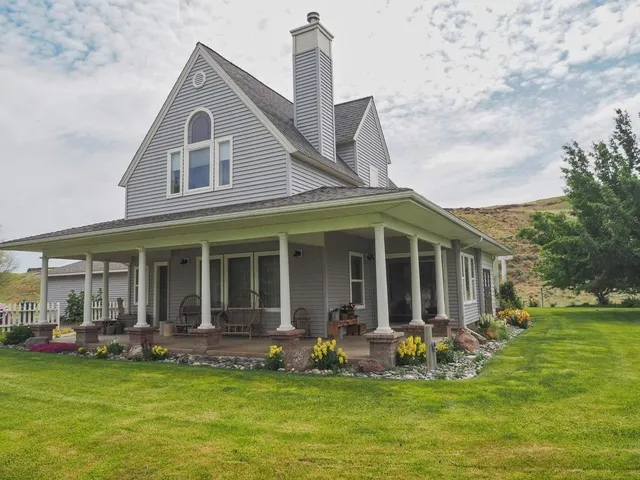 $879,950 | 821 Old Sr 26, Lacrosse, WA 99143