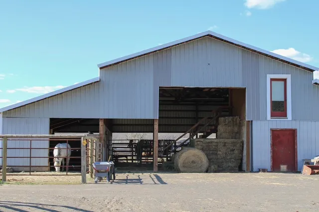 $879,950 | 821 Old Sr 26, Lacrosse, WA 99143