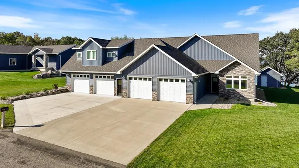 $699,000 | 112 Sunrise Street, Hendricks, MN 56136