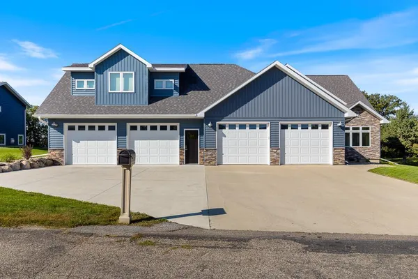 $699,000 | 112 Sunrise Street, Hendricks, MN 56136