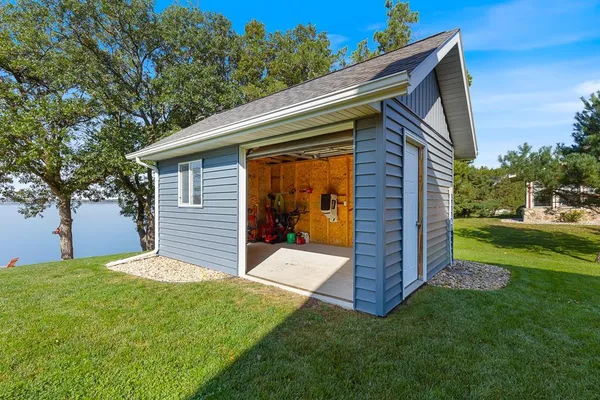 $699,000 | 112 Sunrise Street, Hendricks, MN 56136