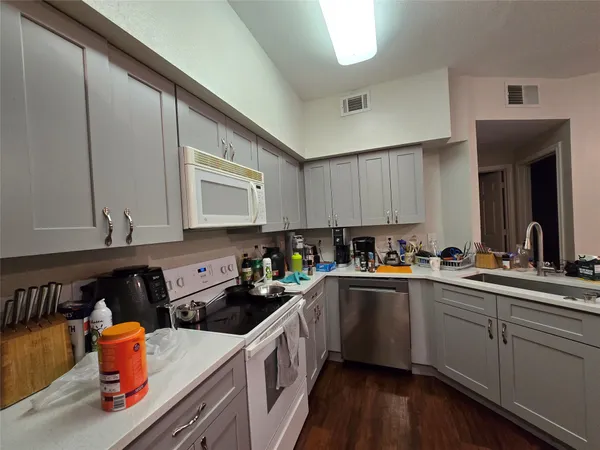 $1,200 | 2320 Gracy Farms Lane, Unit 916, Austin, TX 78758