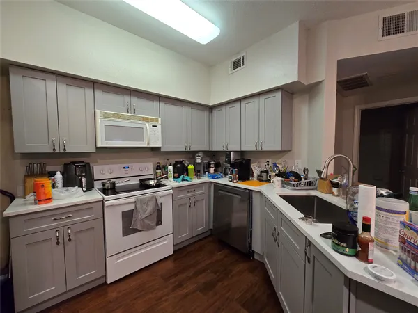 $1,200 | 2320 Gracy Farms Lane, Unit 916, Austin, TX 78758