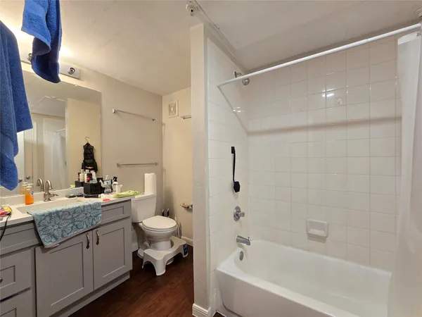 $1,200 | 2320 Gracy Farms Lane, Unit 916, Austin, TX 78758