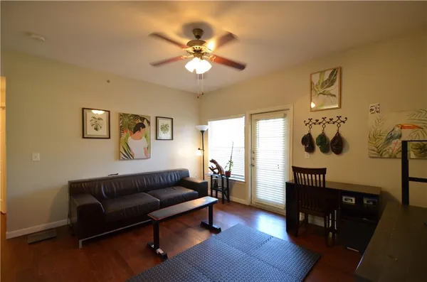 $1,200 | 2320 Gracy Farms Lane, Unit 916, Austin, TX 78758