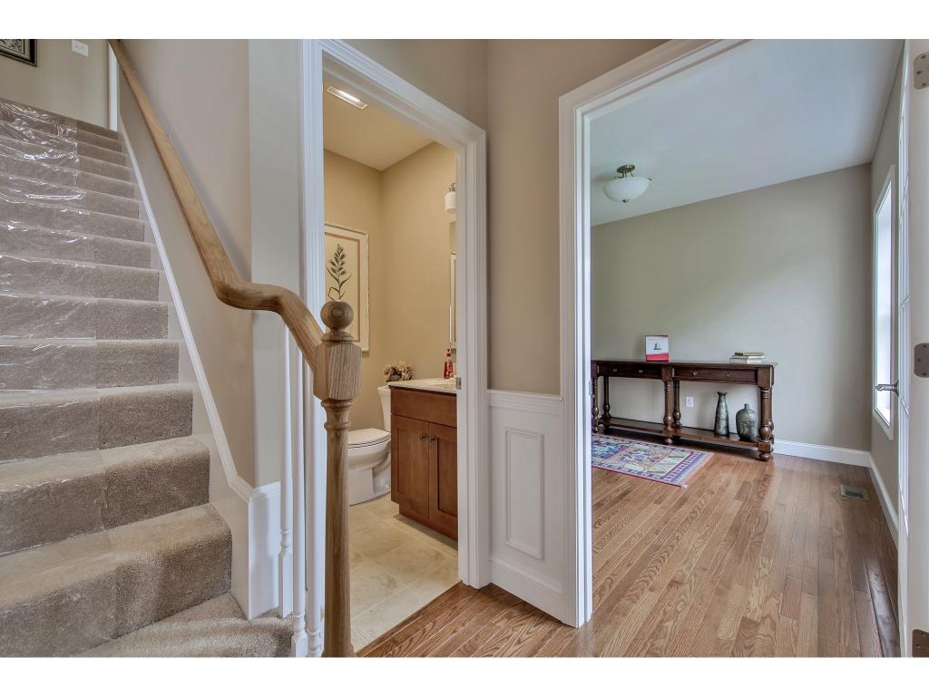 7 Schoolhouse Road Londonderry, NH 03053 - Photo 4 of 23