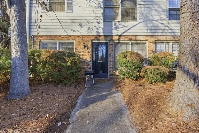 $720,000 | 2810 Carriage Drive, Unit D, Winston-Salem, NC 27106