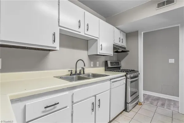 $720,000 | 2810 Carriage Drive, Unit D, Winston-Salem, NC 27106