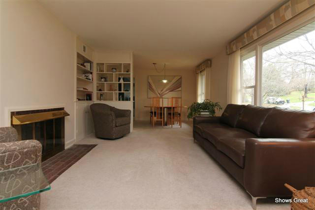 3446 Windsor Road Roanoke, VA 24018 - Photo 4 of 28 Living Room