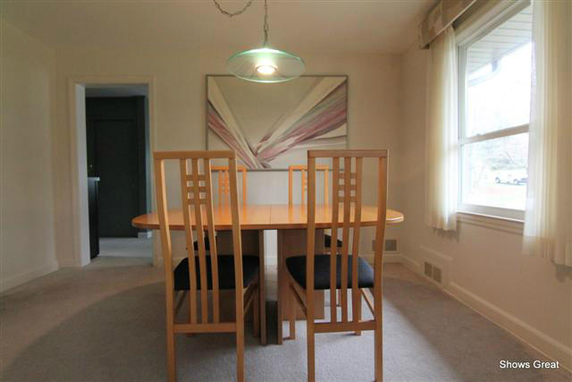 3446 Windsor Road Roanoke, VA 24018 - Photo 7 of 28 Dining Area close-up