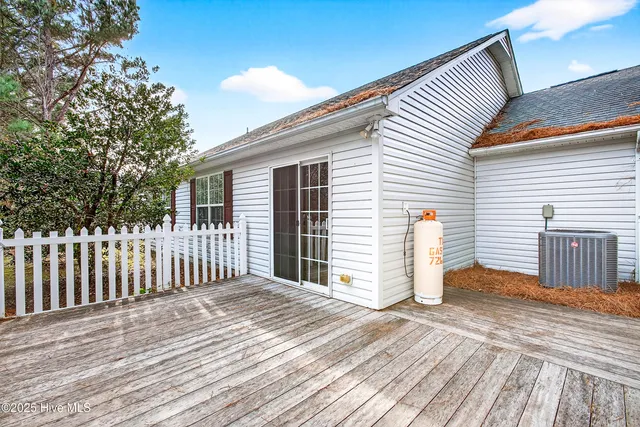 $290,000 | 404 Jasmine North, Swansboro, NC 28584