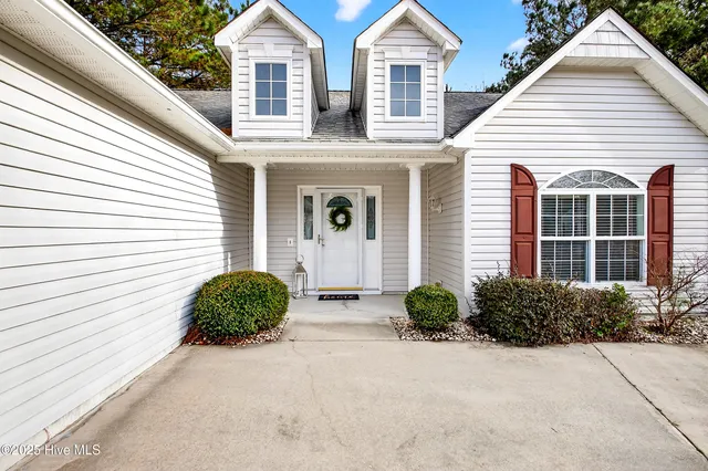 $290,000 | 404 Jasmine North, Swansboro, NC 28584