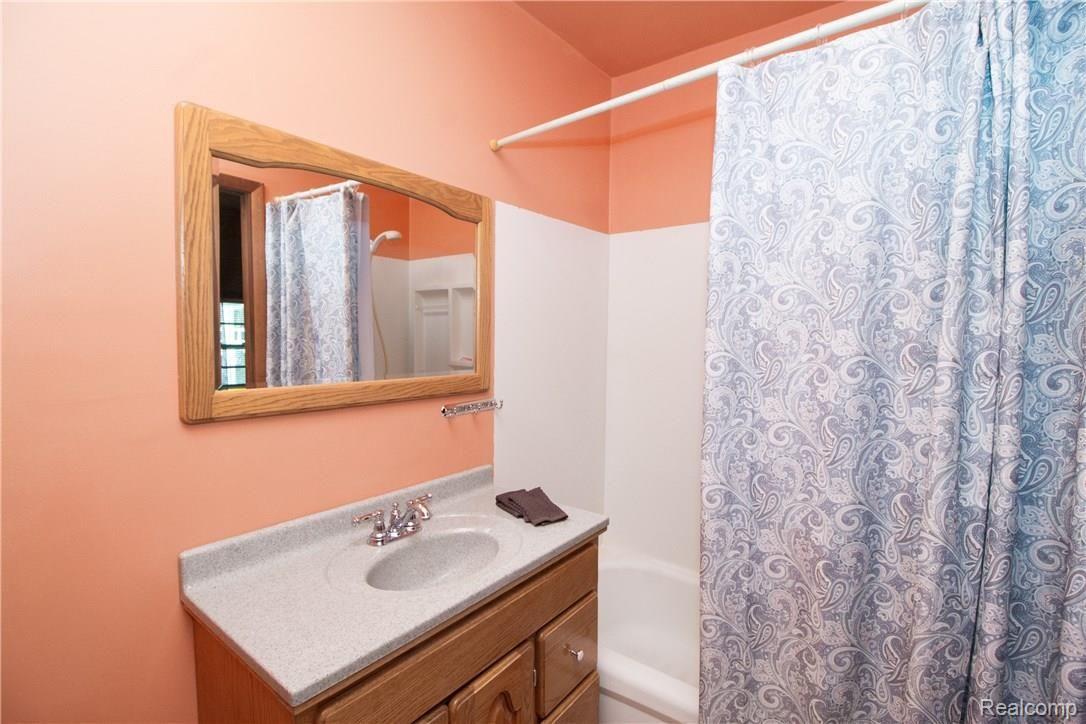 8742 State Road Millington, MI 48746 - Photo 19 of 43 BathroomOffDiningRoom2.jpg