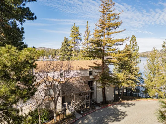 $925,000 | 4 Village, Unit B, Lake Arrowhead, CA 92352