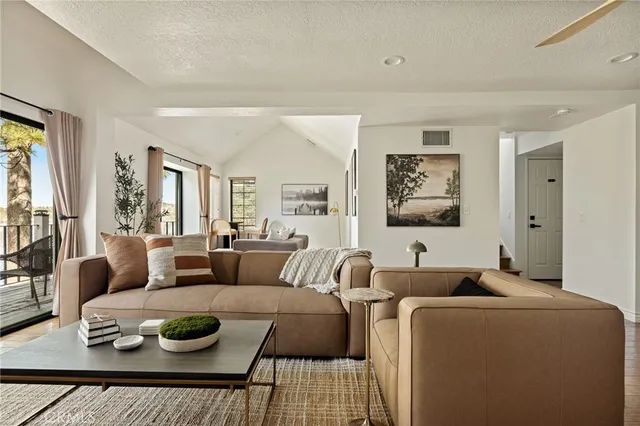 $925,000 | 4 Village, Unit B, Lake Arrowhead, CA 92352