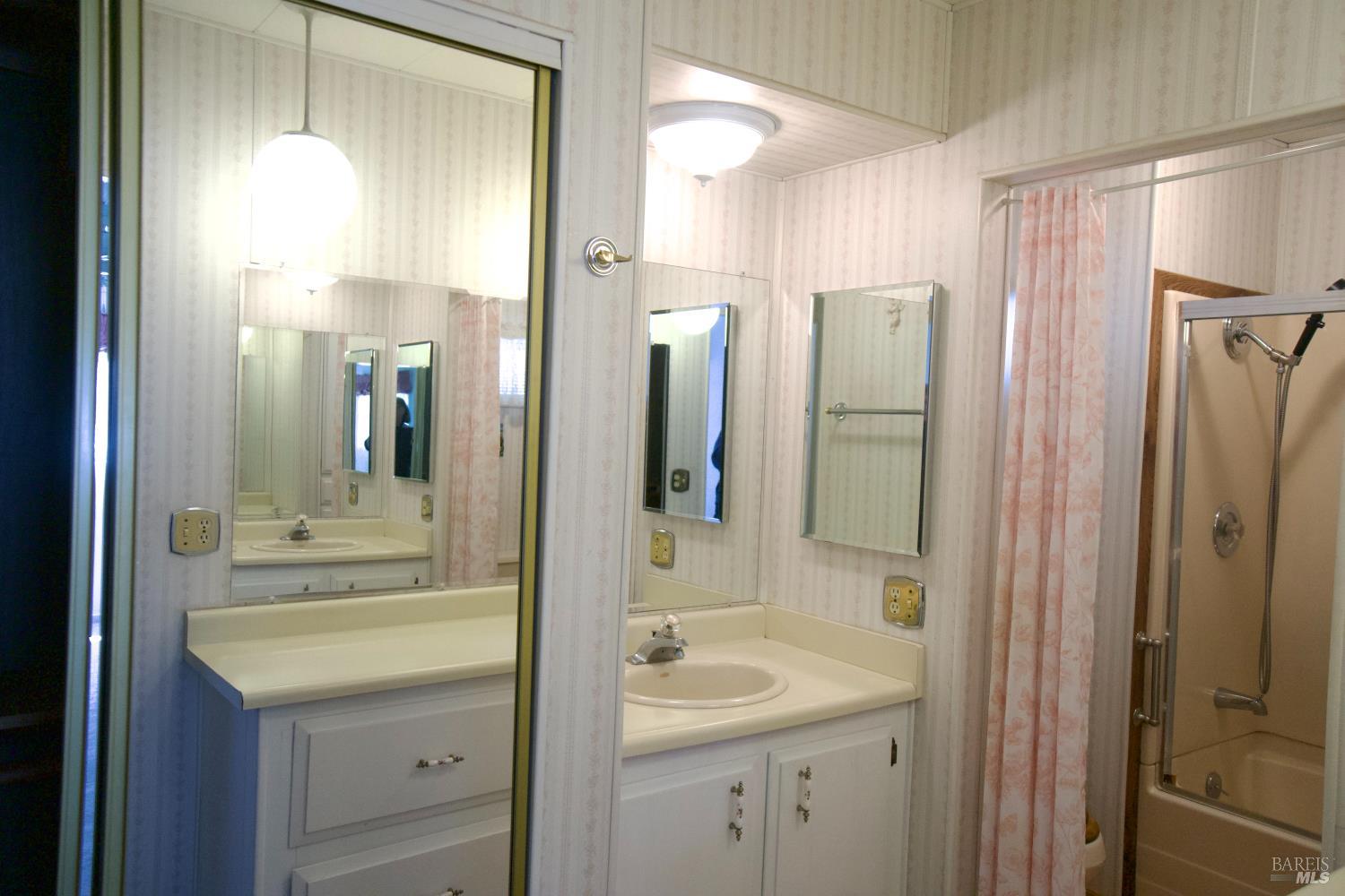 529 Colonial Park Drive Santa Rosa, CA 95403 - Photo 19 of 27 Hall bath