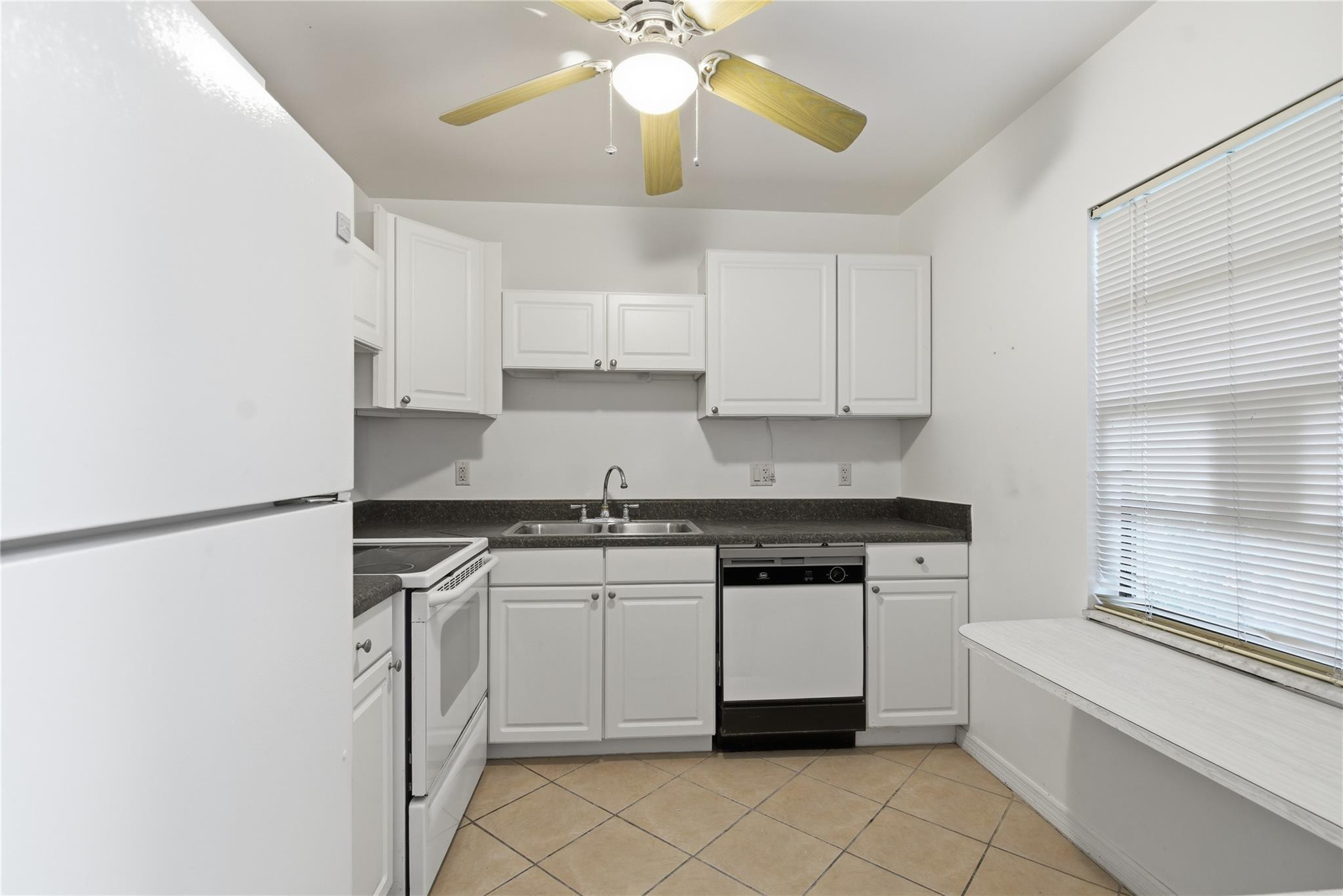 140 South Cypress Road, Unit 113 Pompano Beach, FL 33060 - Photo 4 of 12 Photo 4