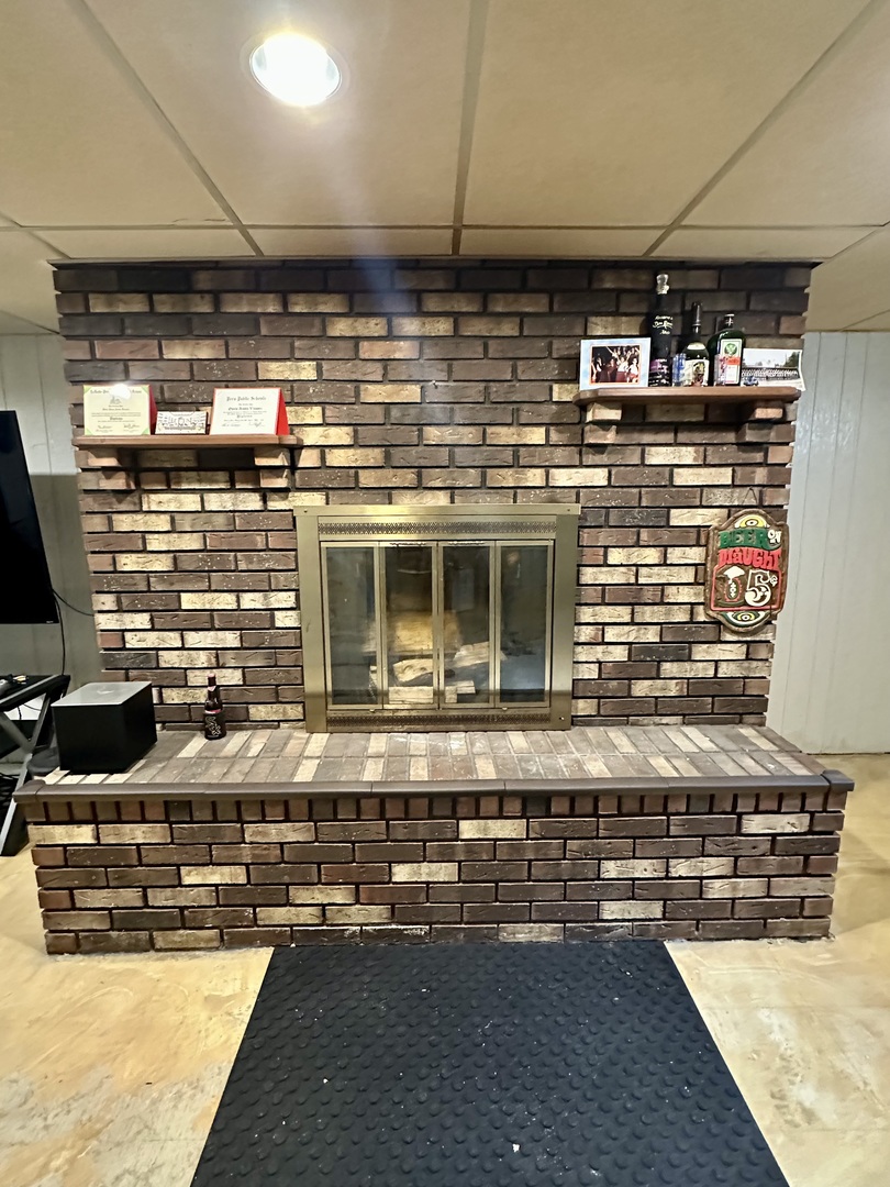 925 Assembly Place Dixon, IL 61021 - Photo 18 of 19 a dinning table with chairs and a table