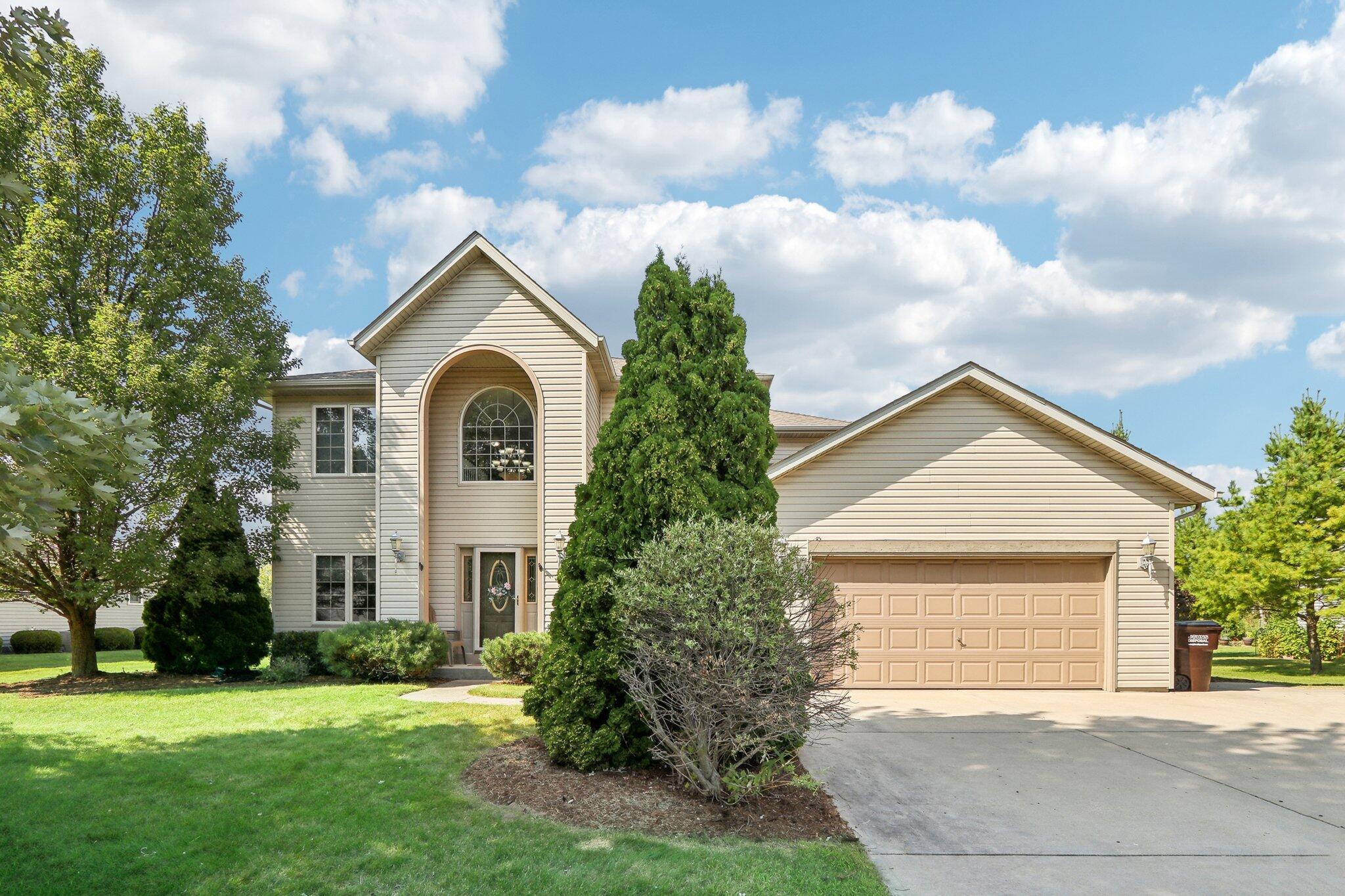 904 Riva Ridge Caledonia, WI 53402 - Photo 1 of 1 IMG_1744