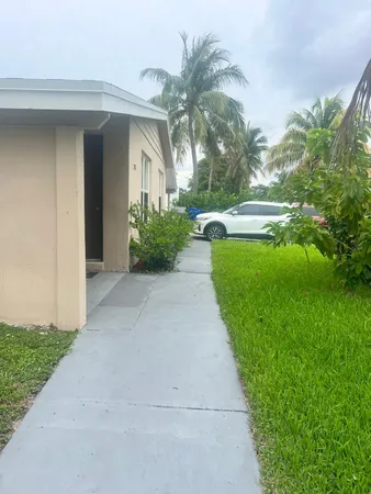 $3,200 | 2001 Northeast 2nd Terrace, Pompano Beach, FL 33060