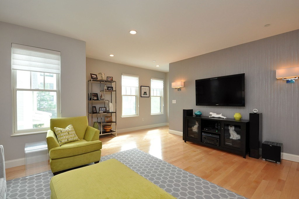 109 Crowninshield Road, Unit B6 Brookline, MA 02446 - Photo 2 of 15 Gallery Image 2