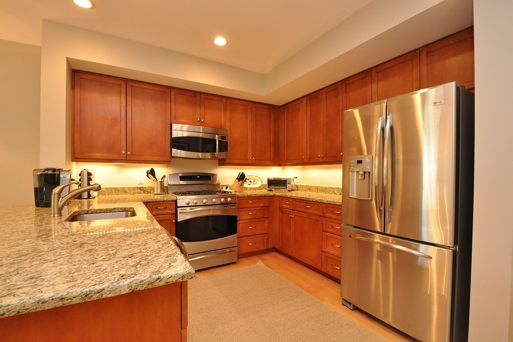 109 Crowninshield Road, Unit B6 Brookline, MA 02446 - Photo 4 of 15 Gallery Image 4