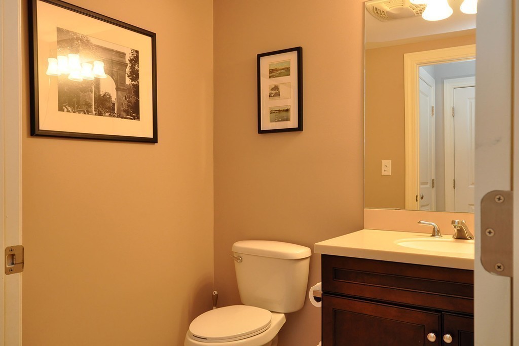 109 Crowninshield Road, Unit B6 Brookline, MA 02446 - Photo 8 of 15 Gallery Image 8