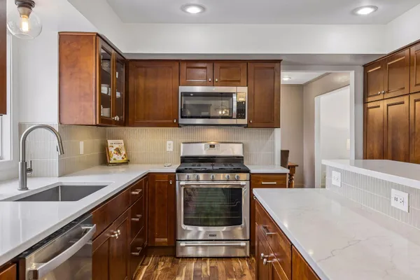 $565,000 | 15320 96th Place North, Maple Grove, MN 55369