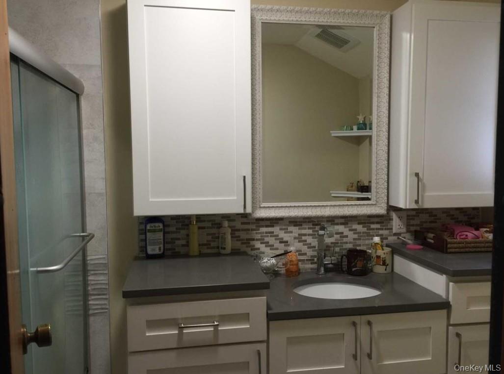 406 Plainview Road Hicksville, NY 11801 - Photo 11 of 21