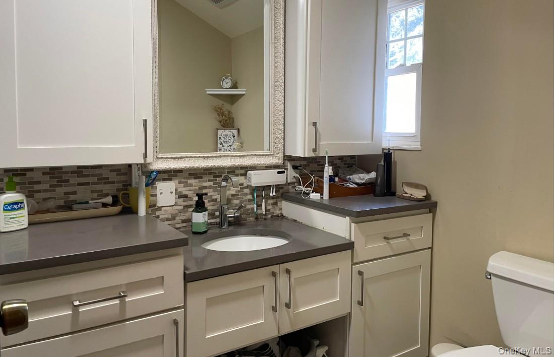 406 Plainview Road Hicksville, NY 11801 - Photo 13 of 21