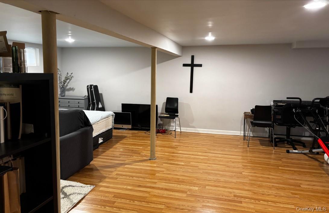 406 Plainview Road Hicksville, NY 11801 - Photo 18 of 21