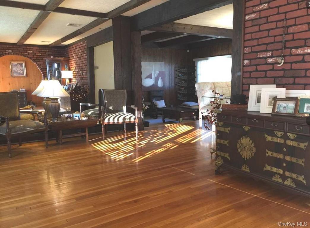 406 Plainview Road Hicksville, NY 11801 - Photo 3 of 21