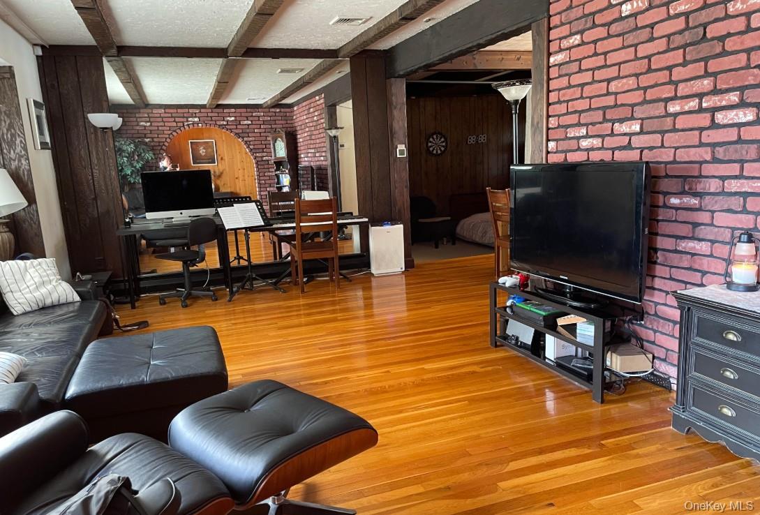 406 Plainview Road Hicksville, NY 11801 - Photo 5 of 21