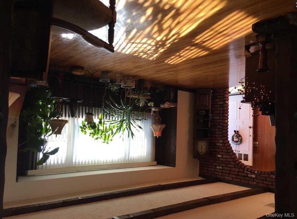 406 Plainview Road Hicksville, NY 11801 - Photo 7 of 21