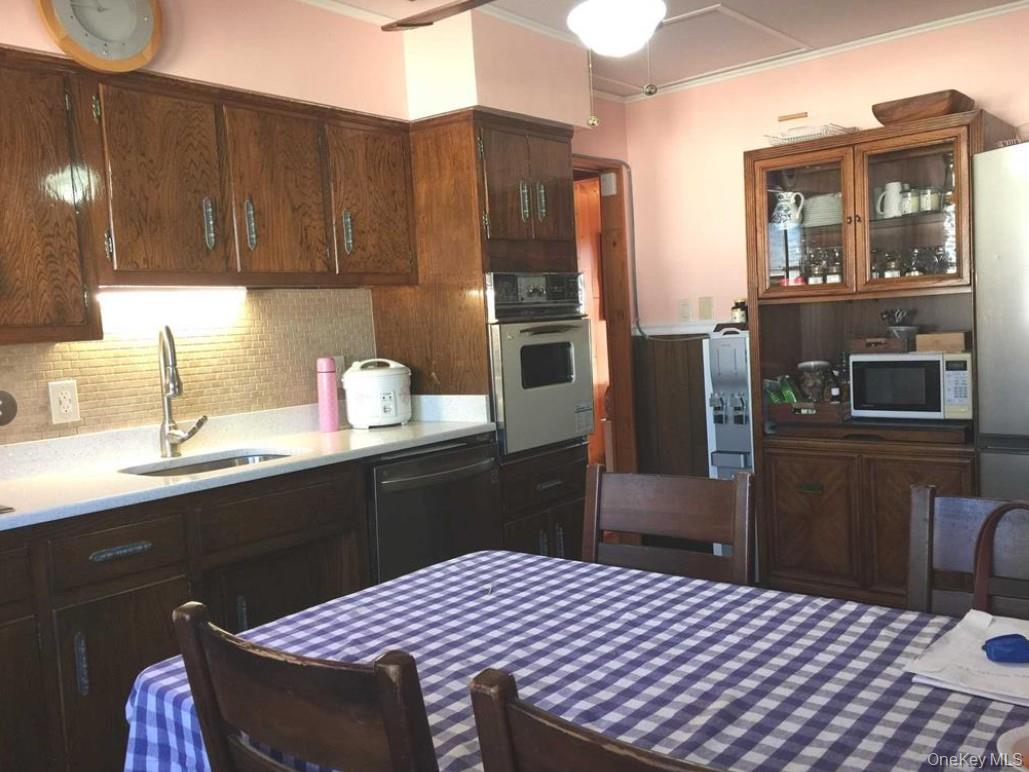 406 Plainview Road Hicksville, NY 11801 - Photo 9 of 21