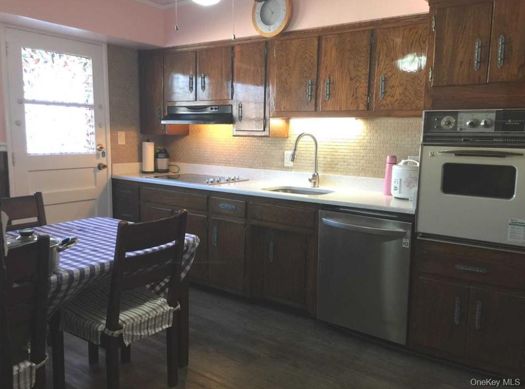 406 Plainview Road Hicksville, NY 11801 - Photo 10 of 21