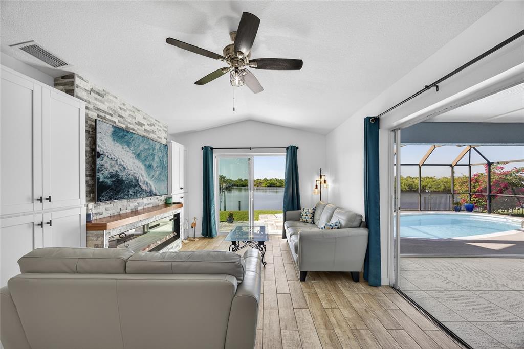 4203 Surfside Court Port Charlotte, FL 33948 - Photo 16 of 40