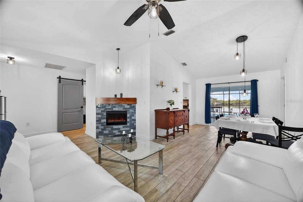 4203 Surfside Court Port Charlotte, FL 33948 - Photo 7 of 40