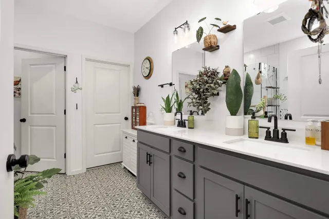 $529,900 | 4628 Benjamin Drive, Woodbury, MN 55129