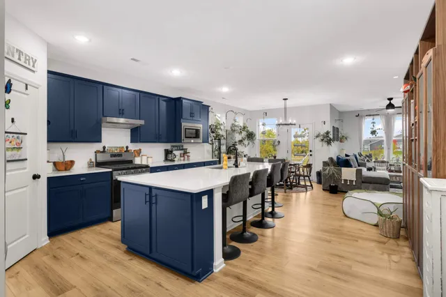 $529,900 | 4628 Benjamin Drive, Woodbury, MN 55129