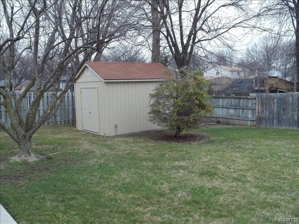 787 Meadowlake Road Canton, MI 48188 - Photo 17 of 22 Back Yard 1