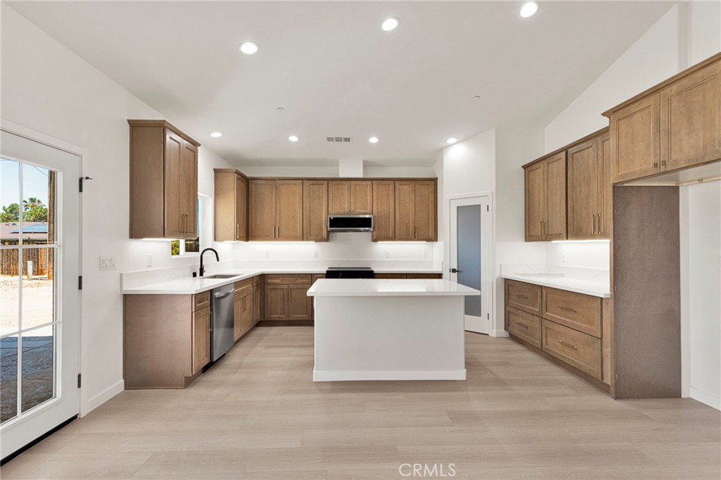 20112 Sahale Road Apple Valley, CA 92307 - Photo 13 of 67