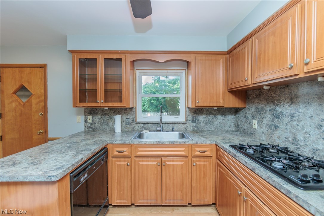 15425 Glynn Road Cleveland, OH 44112 - Photo 12 of 35 Gallery Image 12